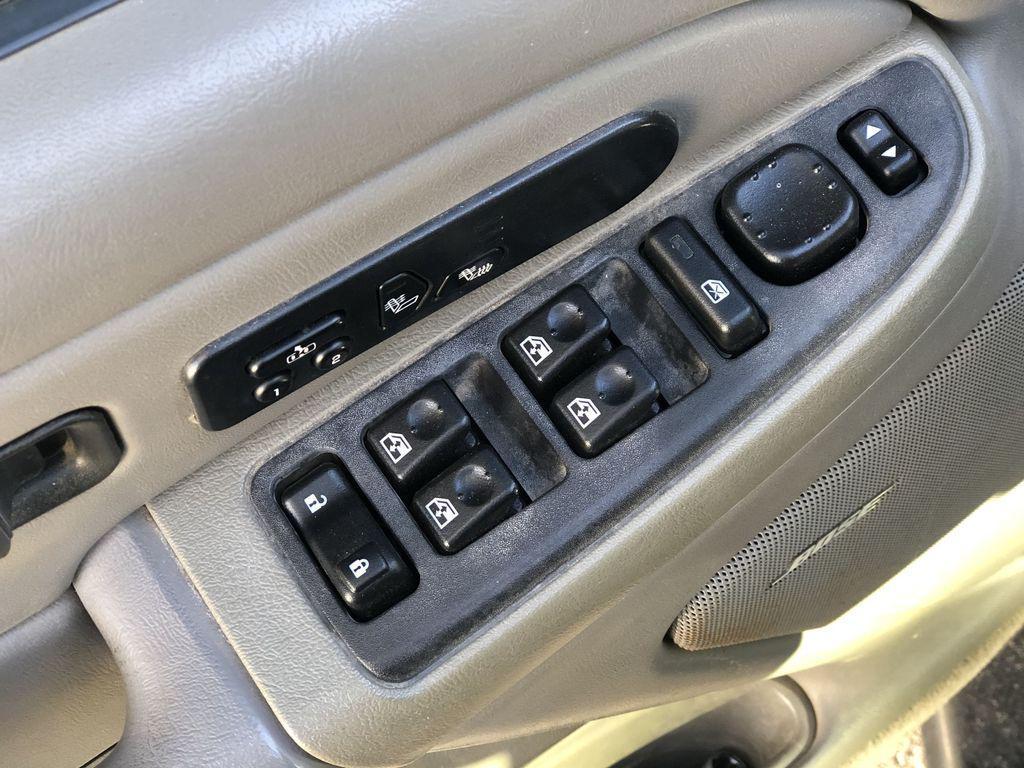 used 2005 Chevrolet Silverado 2500 car, priced at $14,000