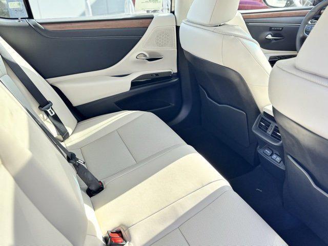 new 2025 Lexus ES 350 car, priced at $48,044