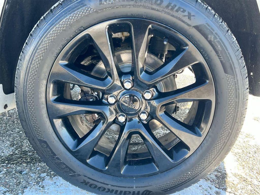 used 2017 Jeep Grand Cherokee car, priced at $5,900