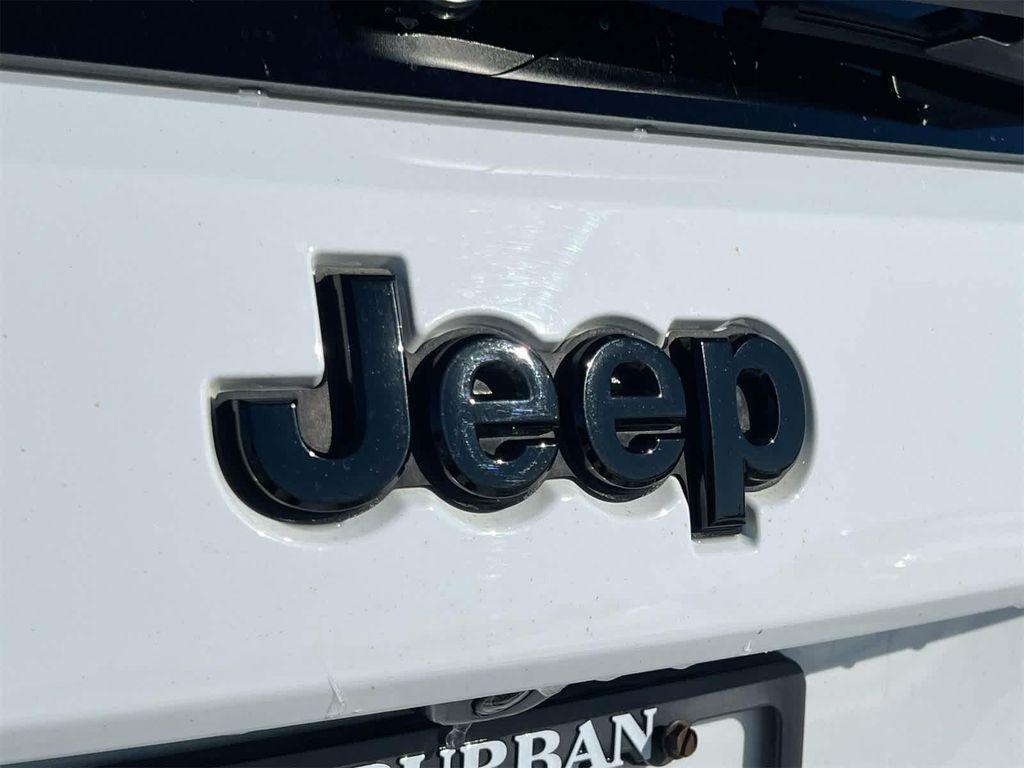 used 2017 Jeep Grand Cherokee car, priced at $5,900