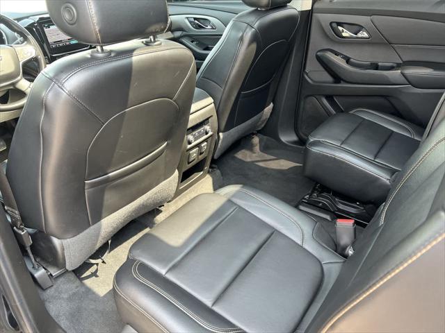 2019 Mosaic Black Metallic Chevrolet Traverse