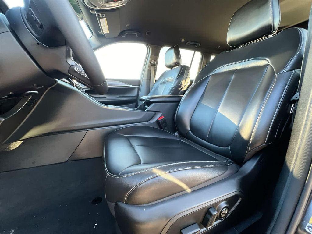 used 2024 Jeep Grand Cherokee car, priced at $33,995