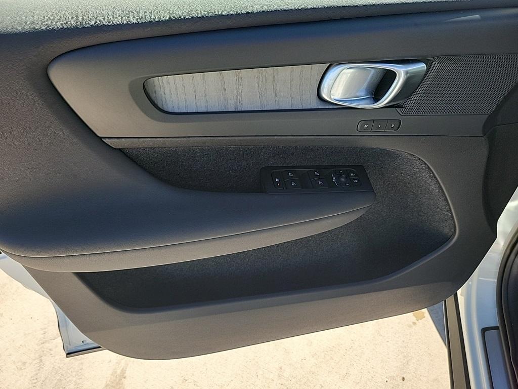 used 2023 Volvo XC40 car, priced at $25,750