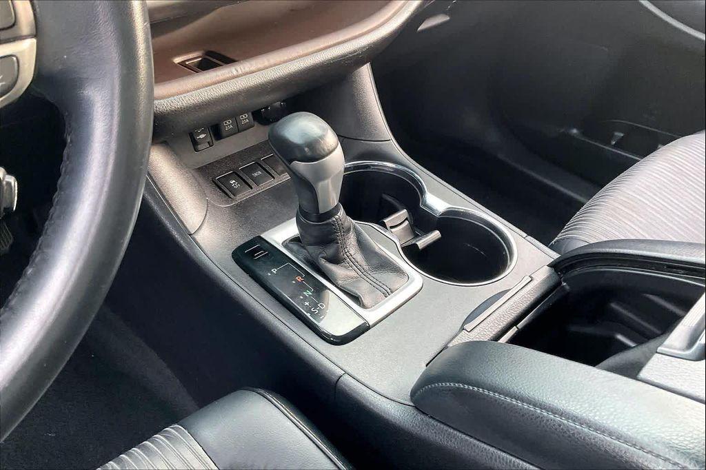 used 2018 Toyota Highlander car, priced at $18,898