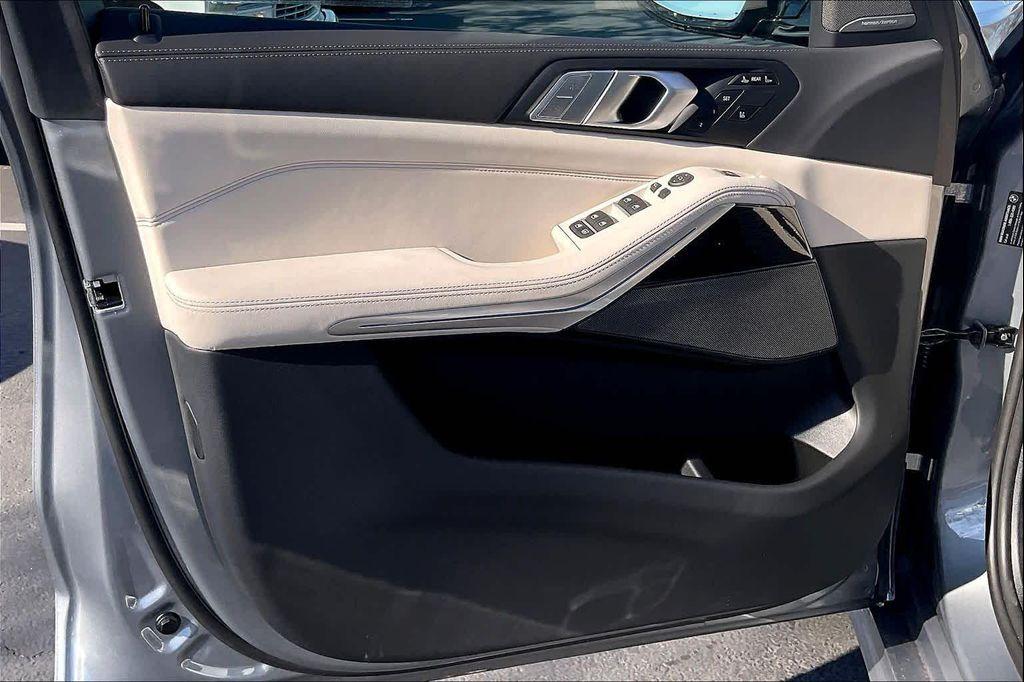 new 2026 BMW X7 car, priced at $99,865