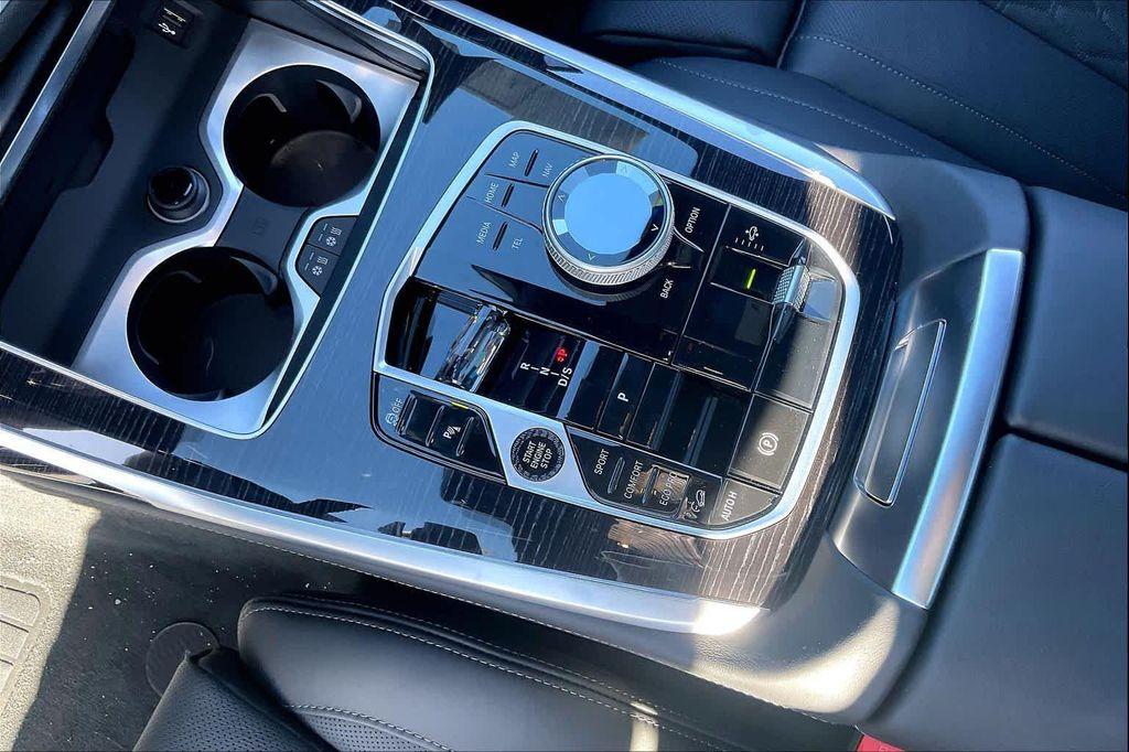 new 2026 BMW X7 car, priced at $123,600