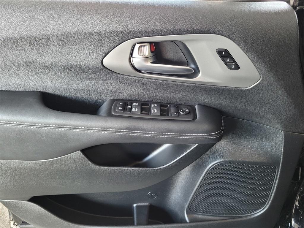 used 2025 Chrysler Pacifica car, priced at $42,988