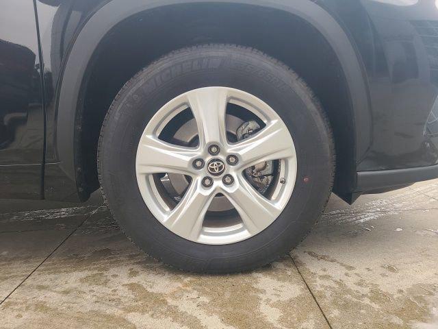 used 2024 Toyota Highlander car, priced at $34,592