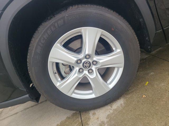 used 2024 Toyota Highlander car, priced at $34,592