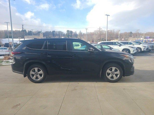 used 2024 Toyota Highlander car, priced at $33,994