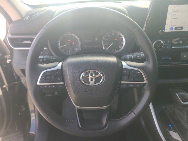 used 2024 Toyota Highlander car, priced at $33,994