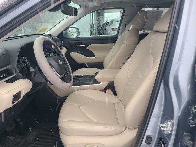 used 2024 Toyota Highlander car, priced at $31,500