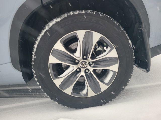 used 2024 Toyota Highlander car, priced at $31,500