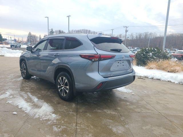 used 2024 Toyota Highlander car, priced at $31,500