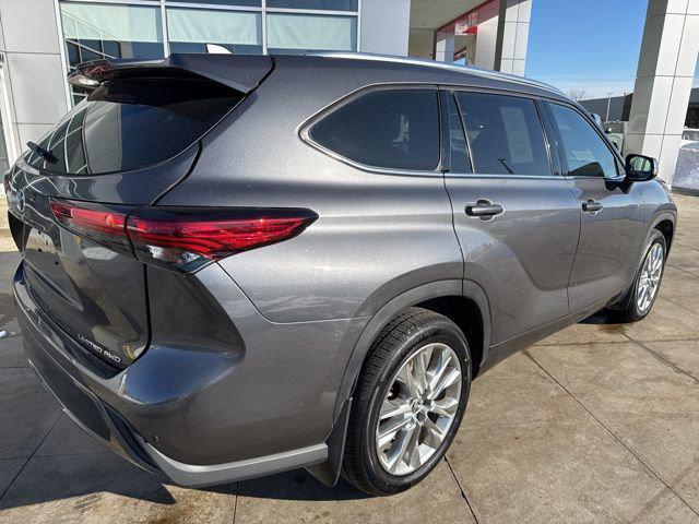 used 2021 Toyota Highlander car, priced at $29,187