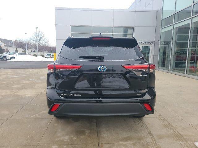 used 2023 Toyota Highlander Hybrid car, priced at $38,489