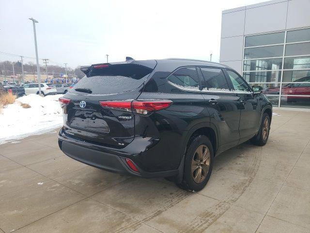 used 2023 Toyota Highlander Hybrid car, priced at $38,489