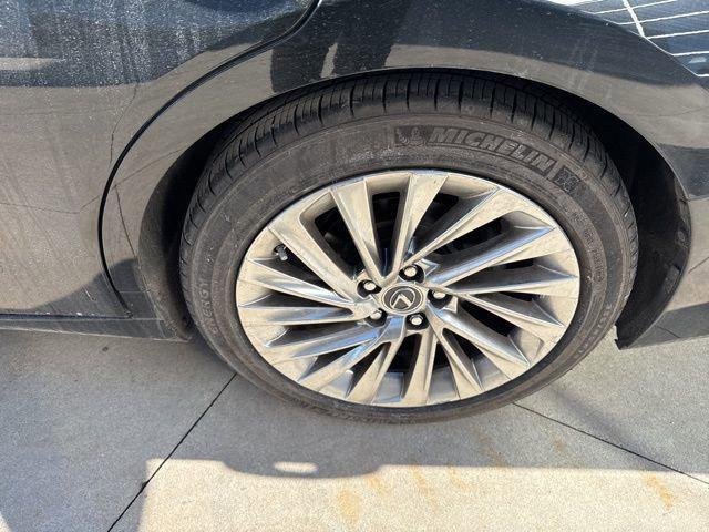 used 2022 Lexus ES 350 car, priced at $38,894