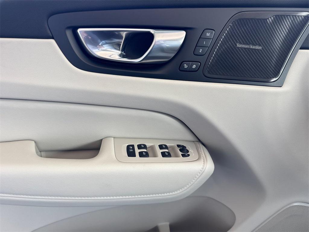 new 2026 Volvo XC60 Plug-In Hybrid car, priced at $75,355