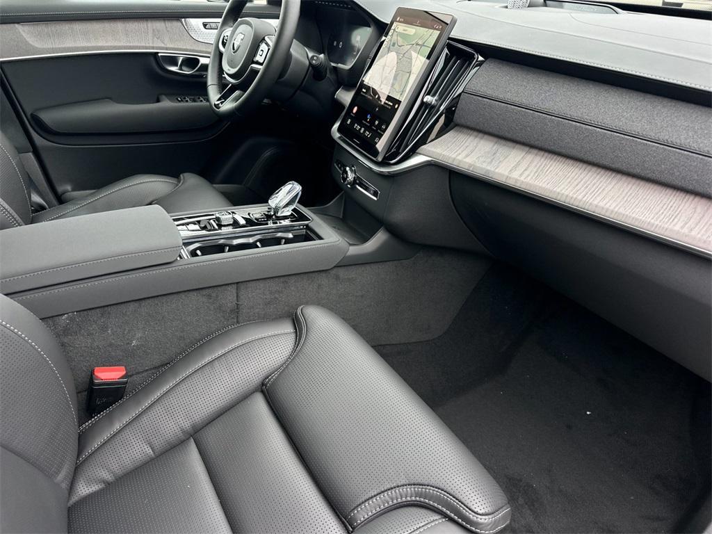 new 2026 Volvo XC90 Plug-In Hybrid car, priced at $94,655