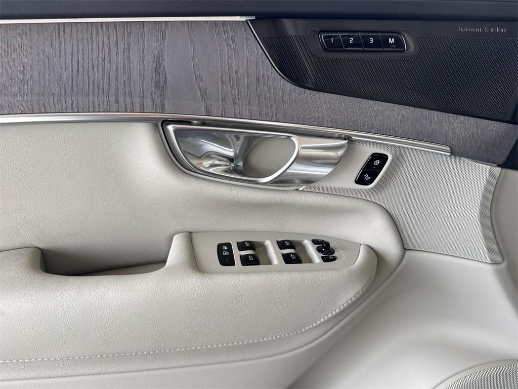 new 2026 Volvo XC90 Plug-In Hybrid car, priced at $88,390