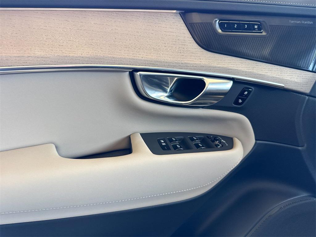 new 2026 Volvo XC90 car, priced at $71,945