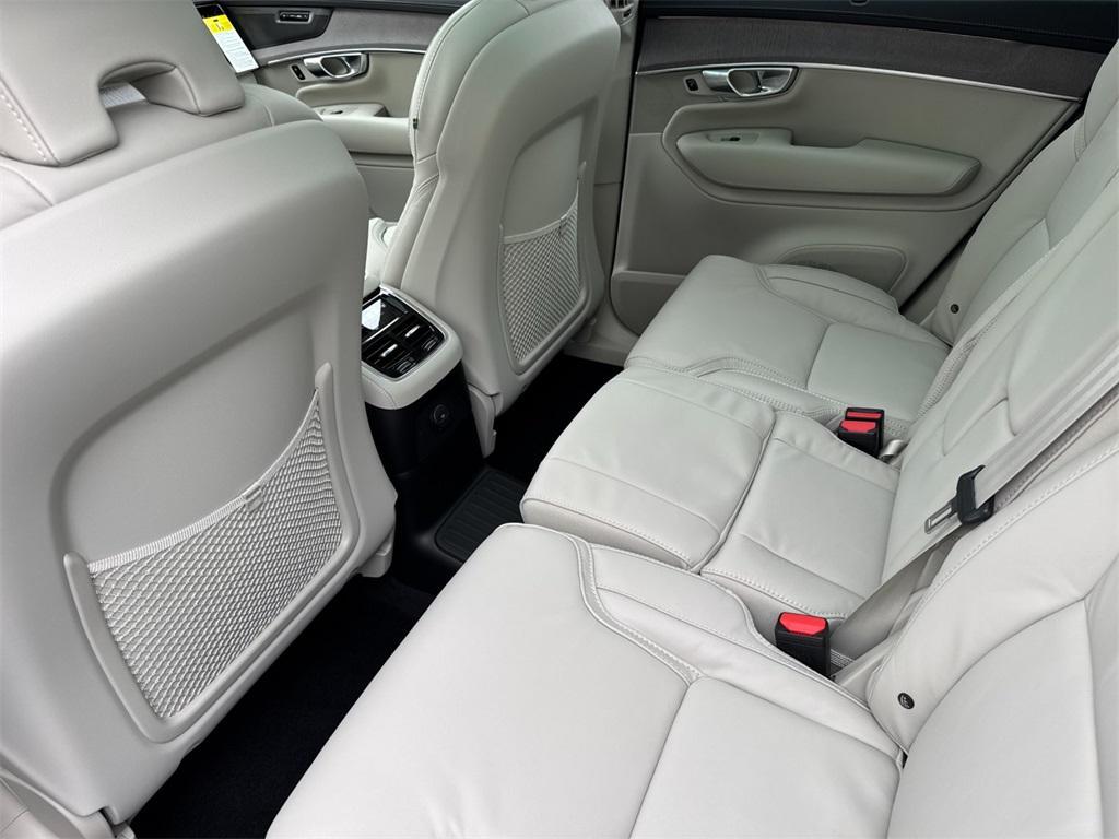 new 2026 Volvo XC90 Plug-In Hybrid car, priced at $85,625