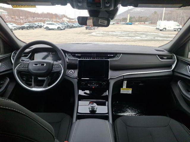 new 2025 Jeep Grand Cherokee car, priced at $41,665