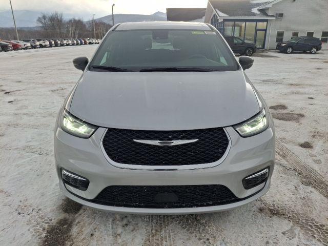 new 2026 Chrysler Pacifica car, priced at $42,927