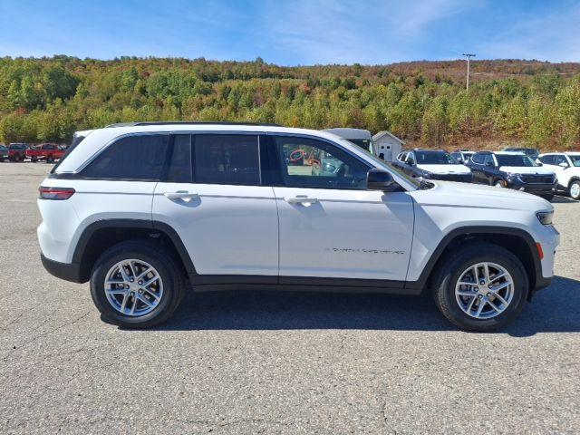 new 2025 Jeep Grand Cherokee car, priced at $38,075