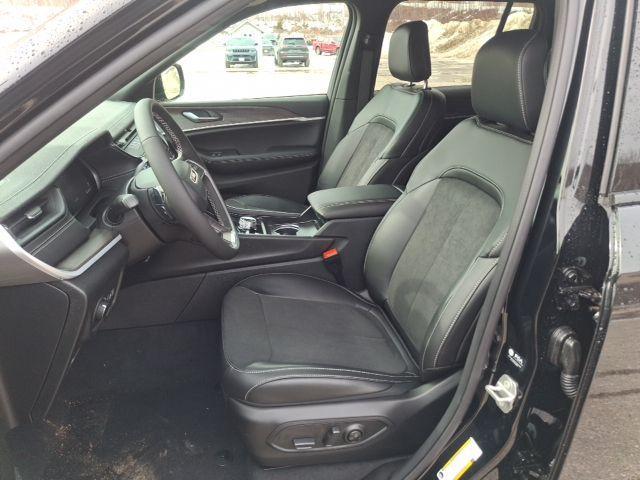 new 2026 Jeep Grand Cherokee car, priced at $48,859