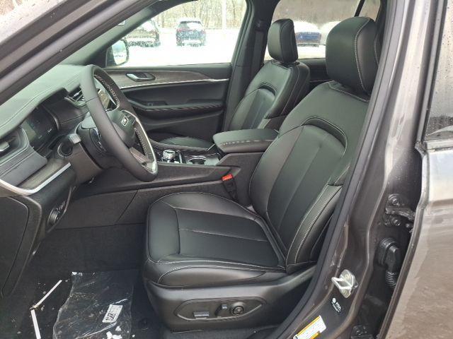 new 2025 Jeep Grand Cherokee car, priced at $50,730