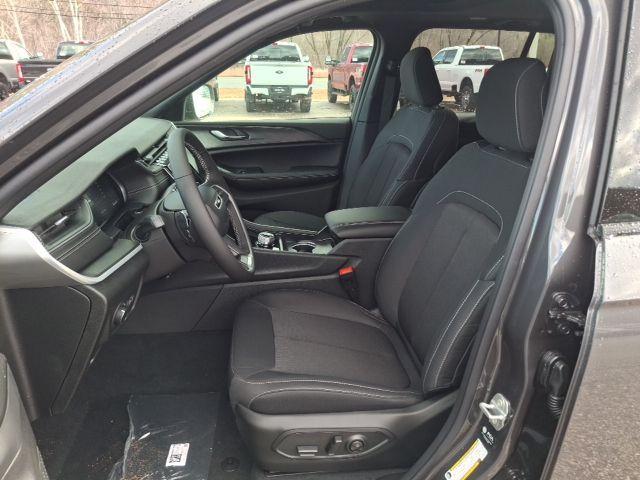 new 2025 Jeep Grand Cherokee car, priced at $41,665