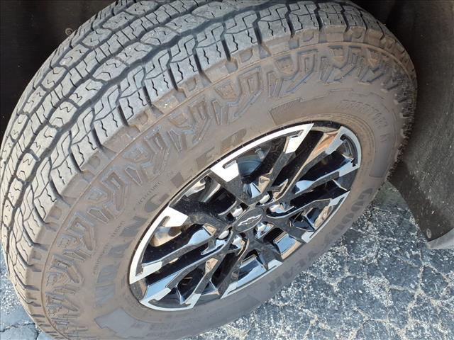 used 2025 Chevrolet Traverse car, priced at $45,660