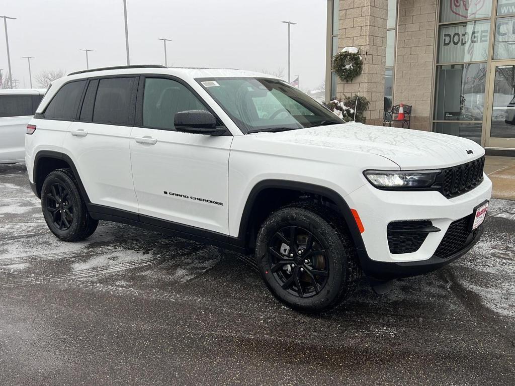new 2025 Jeep Grand Cherokee car, priced at $41,540