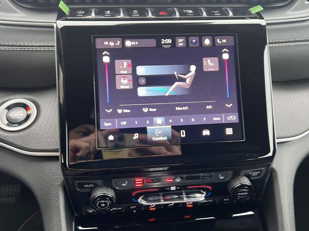 new 2025 Jeep Grand Cherokee car, priced at $41,540