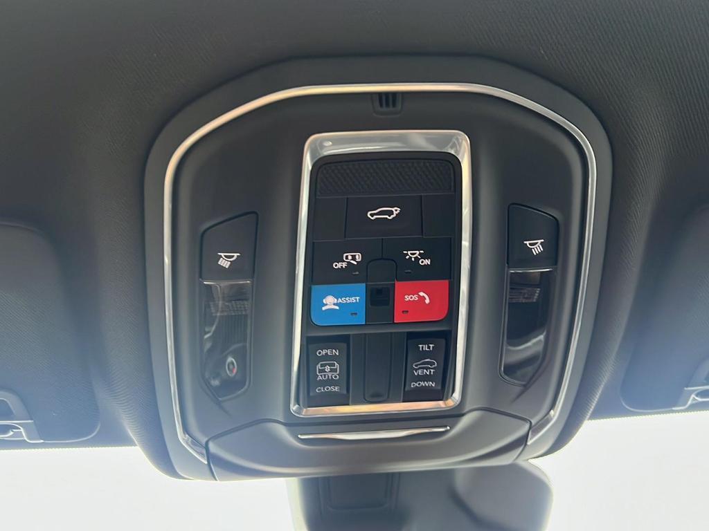 new 2025 Jeep Grand Cherokee car, priced at $41,540