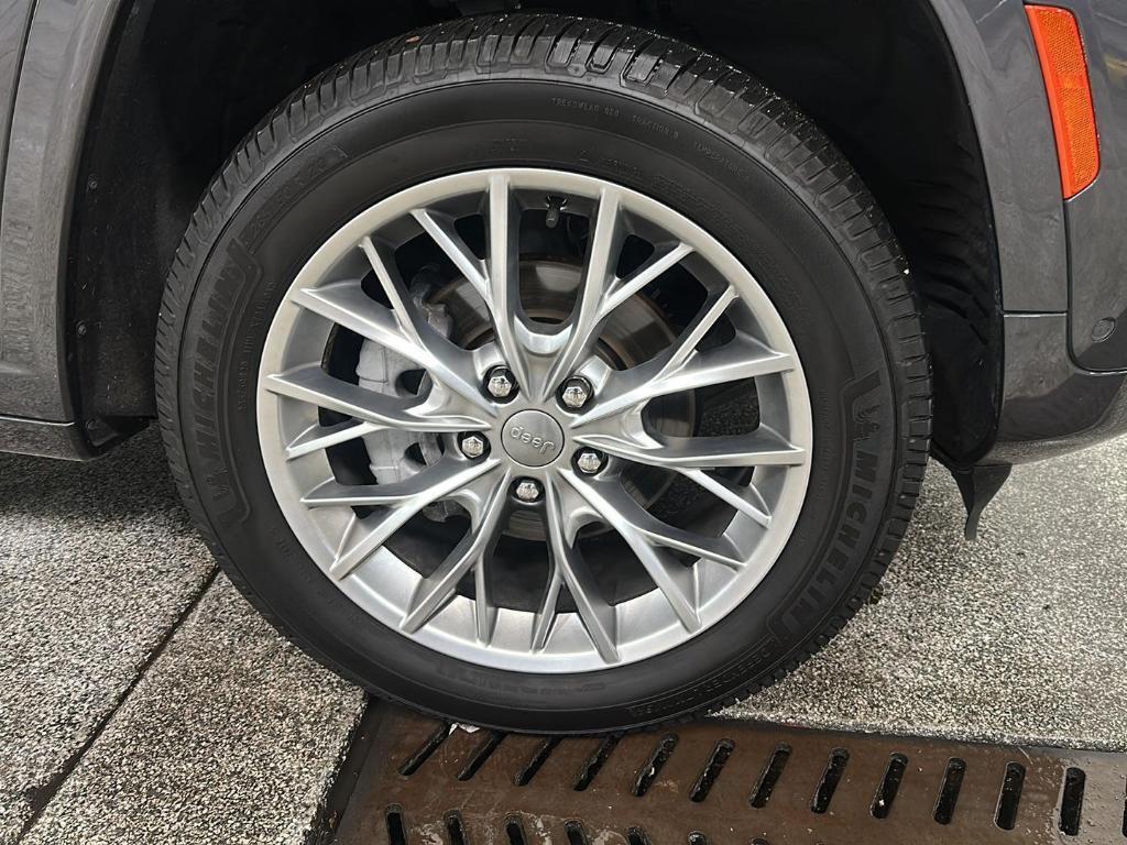 used 2022 Jeep Grand Cherokee car, priced at $40,999