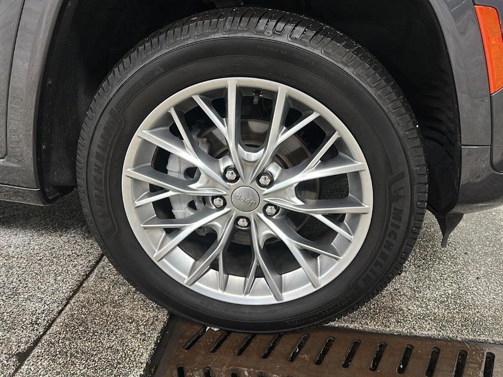 used 2022 Jeep Grand Cherokee car, priced at $40,999