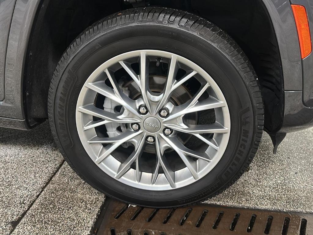 used 2022 Jeep Grand Cherokee car, priced at $40,999