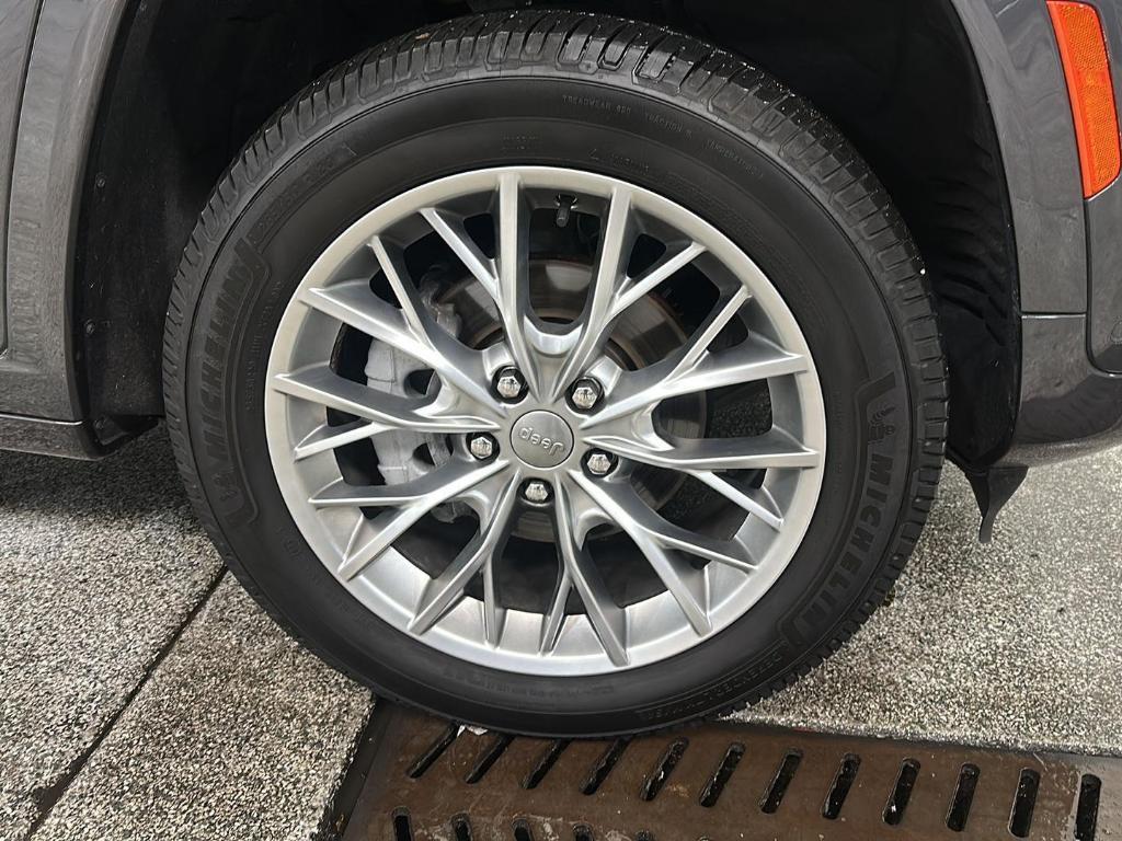 used 2022 Jeep Grand Cherokee car, priced at $40,999