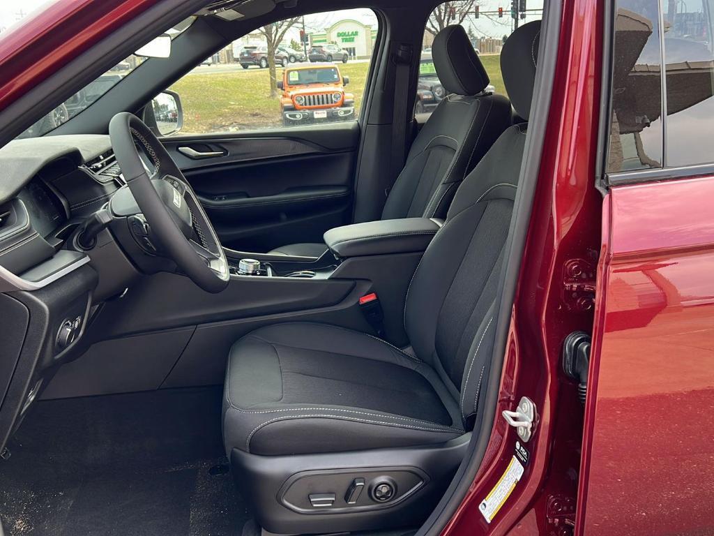 new 2026 Jeep Grand Cherokee car, priced at $38,424