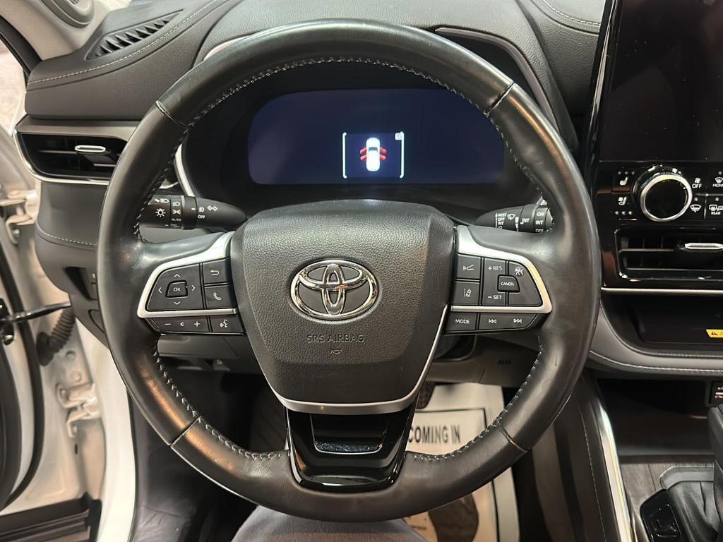 used 2023 Toyota Highlander car, priced at $37,999