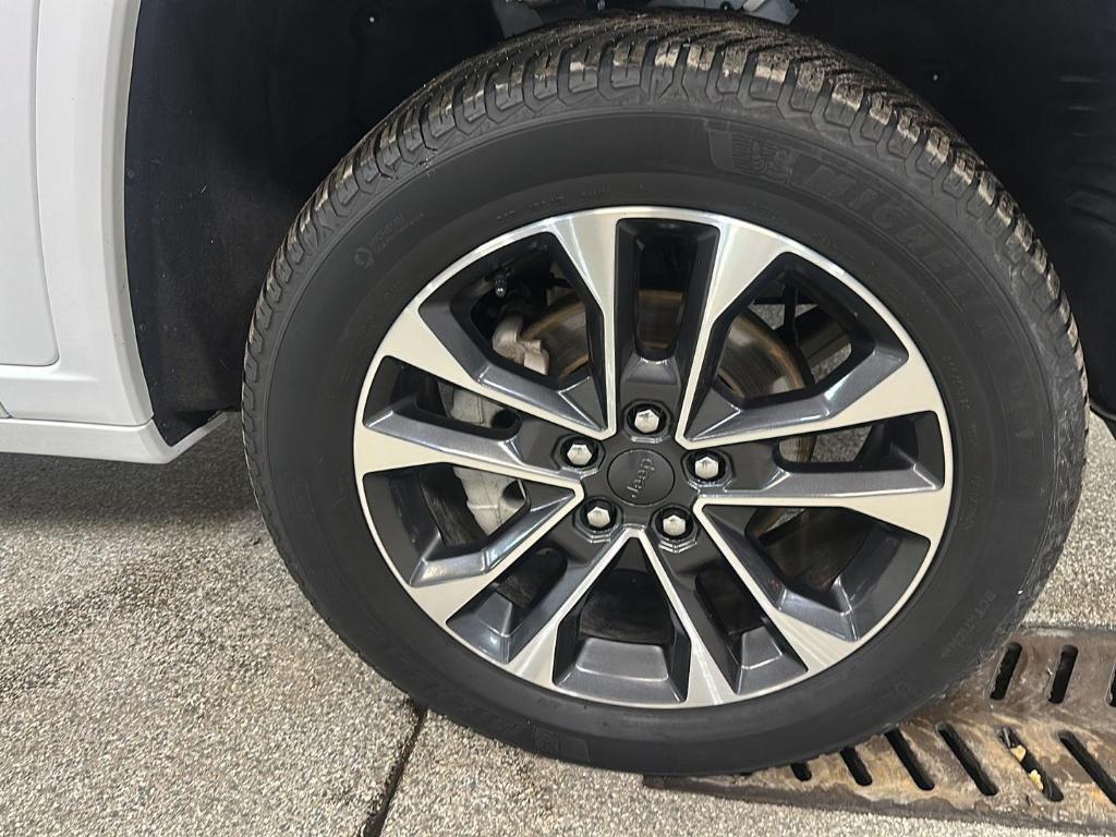 used 2022 Jeep Grand Cherokee car, priced at $34,879