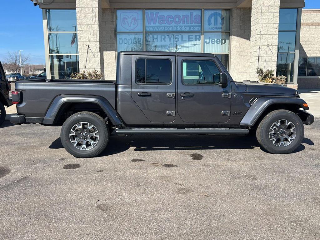 new 2026 Jeep Gladiator car, priced at $47,521