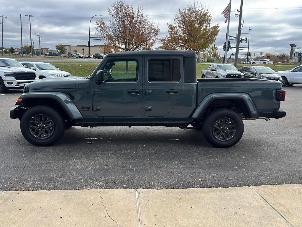 new 2025 Jeep Gladiator car, priced at $40,421