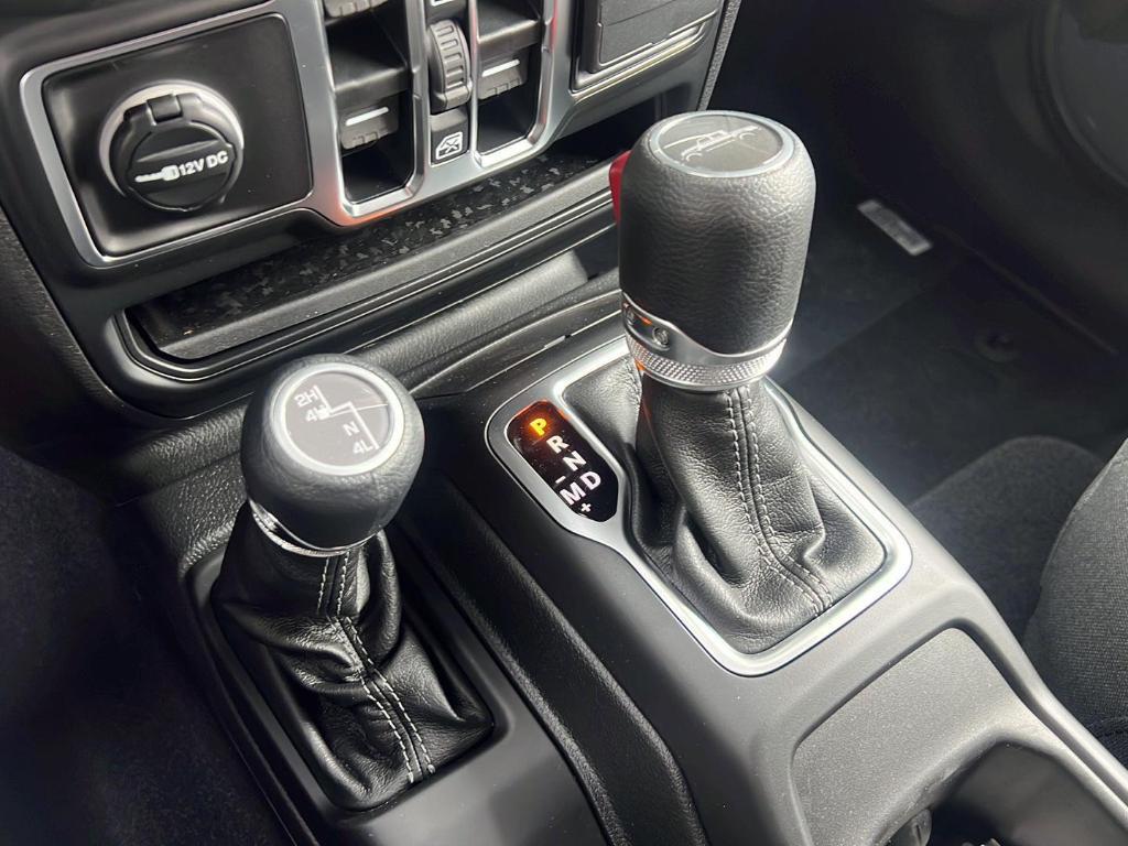 new 2025 Jeep Gladiator car, priced at $40,421