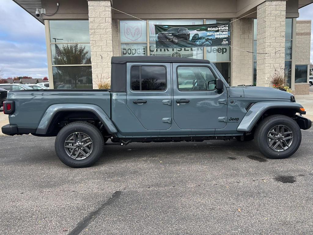 new 2025 Jeep Gladiator car, priced at $40,421