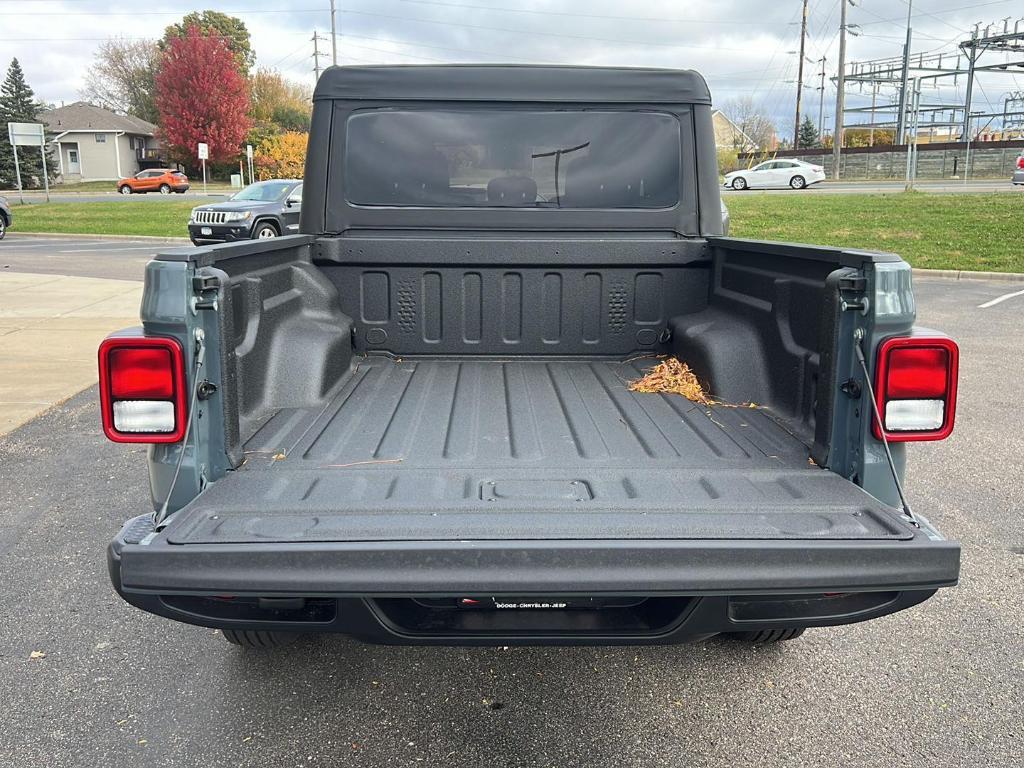 new 2025 Jeep Gladiator car, priced at $40,421