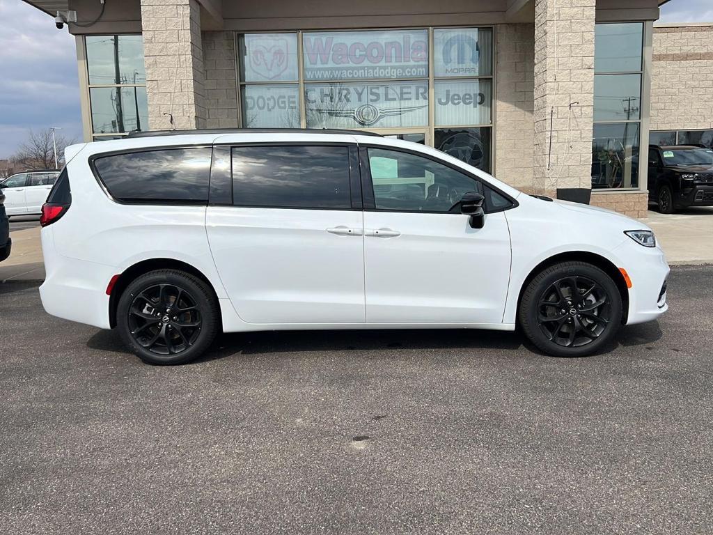 new 2026 Chrysler Pacifica car, priced at $46,114